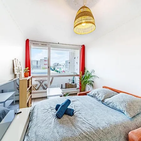 Atypical With Balcony & Interior Stairs Appartamento Villeurbanne